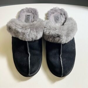Ladie’s UGG slippers Sz 9